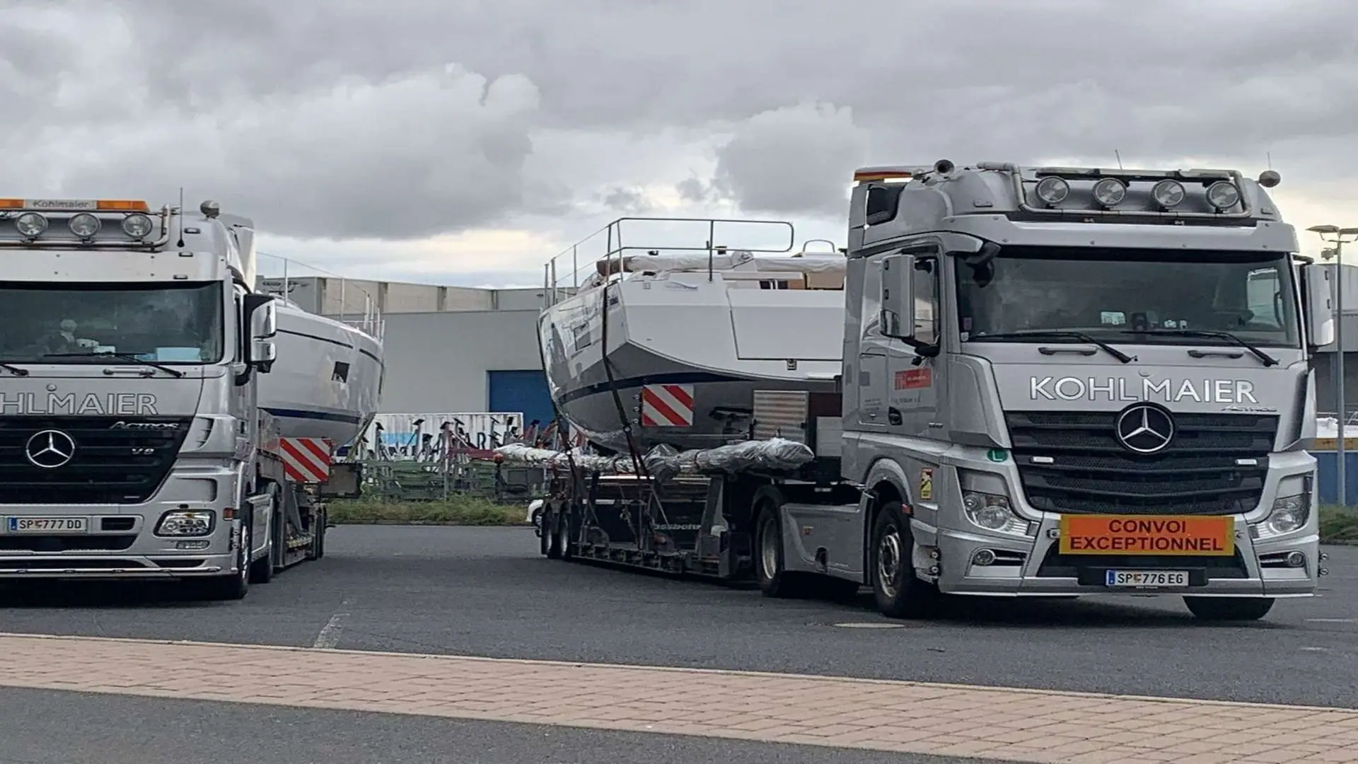 Kohlmaier Sattelzüge mit Yacht als Sondertransport